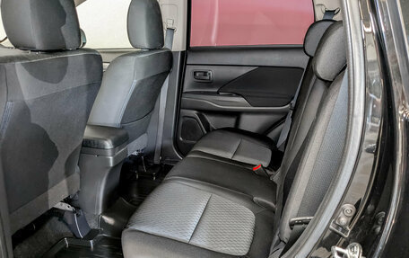 Mitsubishi Outlander III рестайлинг 3, 2014 год, 1 590 000 рублей, 12 фотография