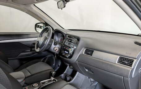 Mitsubishi Outlander III рестайлинг 3, 2014 год, 1 590 000 рублей, 11 фотография