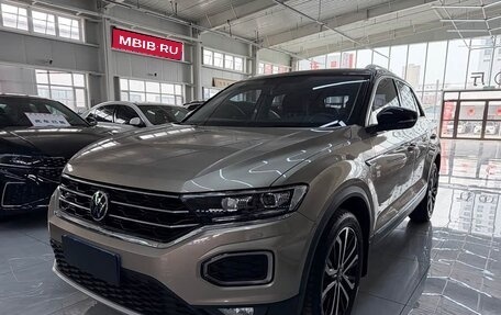 Volkswagen T-Roc I, 2022 год, 1 580 000 рублей, 1 фотография