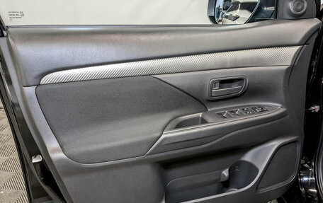 Mitsubishi Outlander III рестайлинг 3, 2014 год, 1 590 000 рублей, 19 фотография