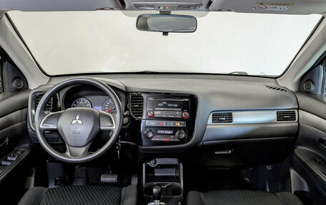 Mitsubishi Outlander III рестайлинг 3, 2014 год, 1 590 000 рублей, 14 фотография
