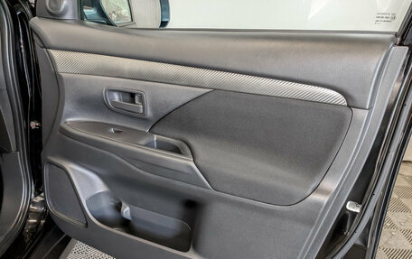 Mitsubishi Outlander III рестайлинг 3, 2014 год, 1 590 000 рублей, 23 фотография