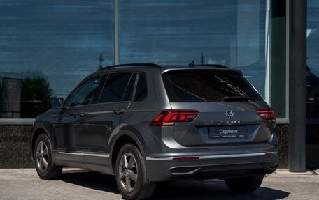 Volkswagen Tiguan II, 2022 год, 2 850 000 рублей, 2 фотография