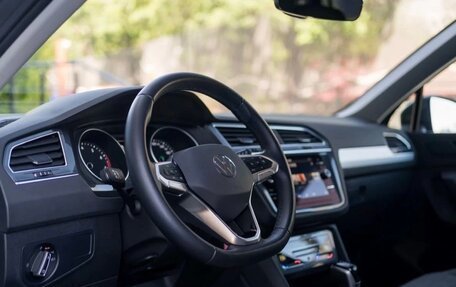 Volkswagen Tiguan II, 2022 год, 2 850 000 рублей, 13 фотография