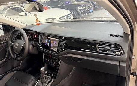 Volkswagen T-Roc I, 2022 год, 1 580 000 рублей, 9 фотография