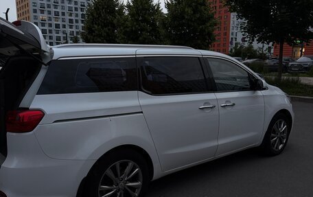 KIA Carnival III, 2019 год, 2 750 000 рублей, 3 фотография
