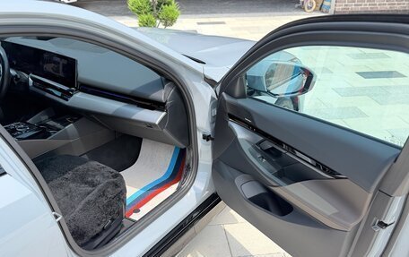 BMW 5 серия, 2024 год, 7 777 777 рублей, 20 фотография
