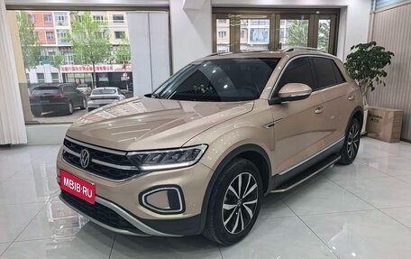 Volkswagen T-Roc I, 2023 год, 1 600 000 рублей, 1 фотография