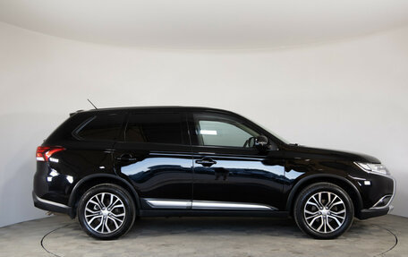 Mitsubishi Outlander III рестайлинг 3, 2016 год, 1 549 000 рублей, 4 фотография