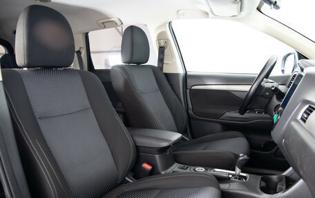 Mitsubishi Outlander III рестайлинг 3, 2016 год, 1 549 000 рублей, 12 фотография