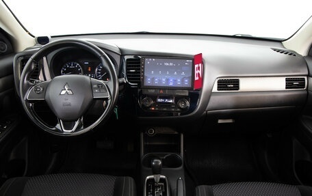 Mitsubishi Outlander III рестайлинг 3, 2016 год, 1 549 000 рублей, 10 фотография