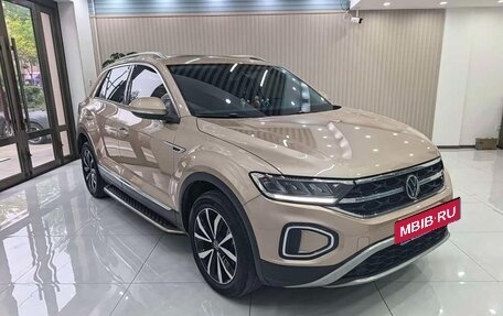 Volkswagen T-Roc I, 2023 год, 1 600 000 рублей, 3 фотография