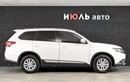 Mitsubishi Outlander III рестайлинг 3, 2016 год, 1 950 000 рублей, 9 фотография