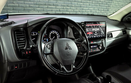 Mitsubishi Outlander III рестайлинг 3, 2016 год, 1 950 000 рублей, 12 фотография