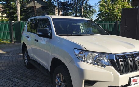 Toyota Land Cruiser Prado 150 рестайлинг 2, 2021 год, 5 550 000 рублей, 2 фотография