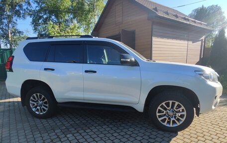 Toyota Land Cruiser Prado 150 рестайлинг 2, 2021 год, 5 550 000 рублей, 3 фотография
