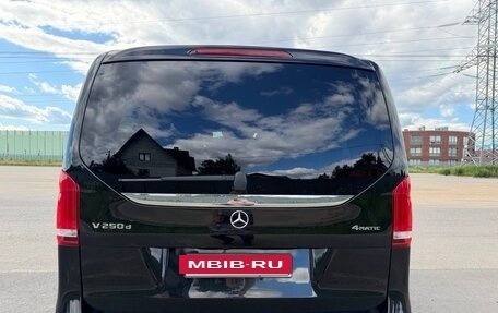 Mercedes-Benz V-Класс, 2017 год, 3 700 000 рублей, 2 фотография