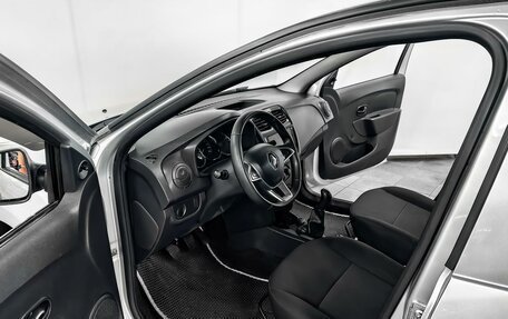 Renault Logan II, 2018 год, 795 000 рублей, 5 фотография
