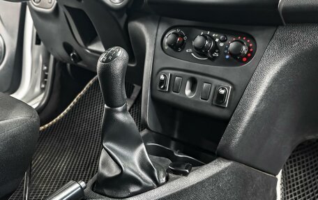 Renault Logan II, 2018 год, 795 000 рублей, 9 фотография