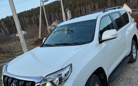 Toyota Land Cruiser Prado 150 рестайлинг 2, 2015 год, 3 550 000 рублей, 18 фотография