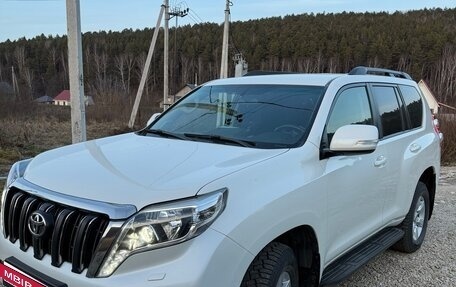 Toyota Land Cruiser Prado 150 рестайлинг 2, 2015 год, 3 550 000 рублей, 13 фотография
