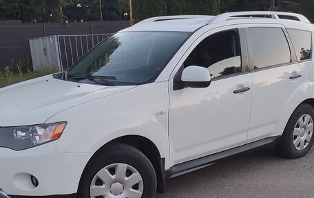 Mitsubishi Outlander III рестайлинг 3, 2008 год, 900 000 рублей, 2 фотография