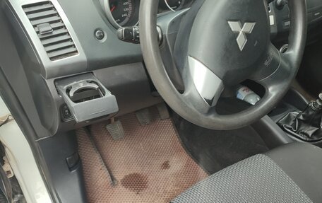Mitsubishi Outlander III рестайлинг 3, 2008 год, 900 000 рублей, 4 фотография