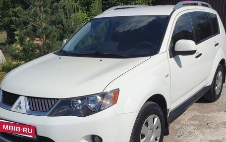 Mitsubishi Outlander III рестайлинг 3, 2008 год, 900 000 рублей, 7 фотография