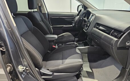 Mitsubishi Outlander III рестайлинг 3, 2020 год, 1 849 000 рублей, 14 фотография