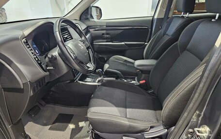 Mitsubishi Outlander III рестайлинг 3, 2020 год, 1 849 000 рублей, 13 фотография