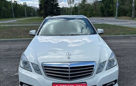 Mercedes-Benz E-Класс, 2011 год, 2 500 000 рублей, 2 фотография