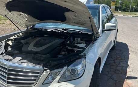 Mercedes-Benz E-Класс, 2011 год, 2 500 000 рублей, 25 фотография