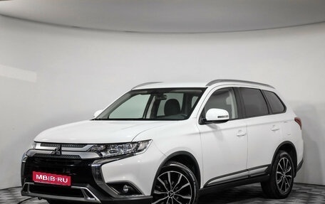 Mitsubishi Outlander III рестайлинг 3, 2019 год, 2 049 000 рублей, 1 фотография