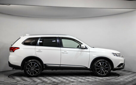Mitsubishi Outlander III рестайлинг 3, 2019 год, 2 049 000 рублей, 4 фотография