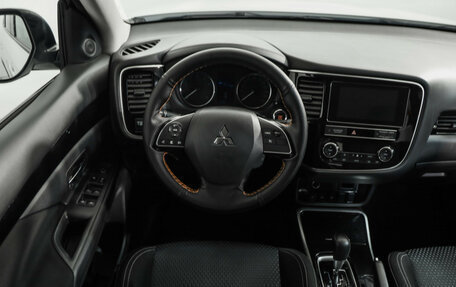 Mitsubishi Outlander III рестайлинг 3, 2019 год, 2 049 000 рублей, 11 фотография