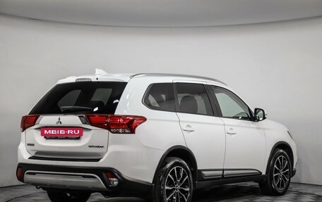 Mitsubishi Outlander III рестайлинг 3, 2019 год, 2 049 000 рублей, 6 фотография