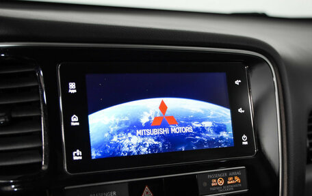 Mitsubishi Outlander III рестайлинг 3, 2019 год, 2 049 000 рублей, 14 фотография