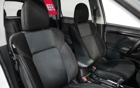Mitsubishi Outlander III рестайлинг 3, 2019 год, 2 049 000 рублей, 23 фотография