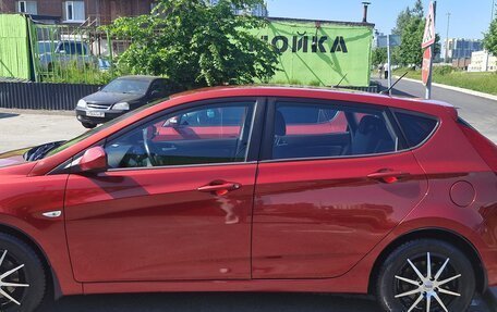 Hyundai Solaris II рестайлинг, 2011 год, 1 000 000 рублей, 3 фотография