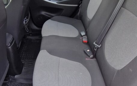 Hyundai Solaris II рестайлинг, 2011 год, 1 000 000 рублей, 8 фотография