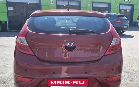 Hyundai Solaris II рестайлинг, 2011 год, 1 000 000 рублей, 2 фотография