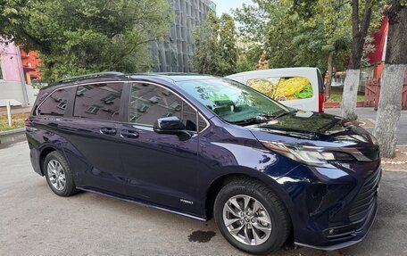 Toyota Sienna, 2020 год, 3 449 000 рублей, 8 фотография