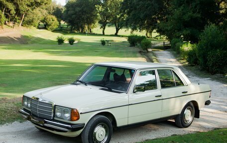 Mercedes-Benz W123, 1980 год, 600 000 рублей, 1 фотография