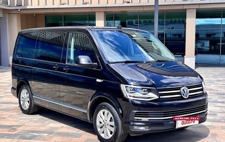 Volkswagen Multivan T6 рестайлинг, 2018 год, 3 700 000 рублей, 3 фотография