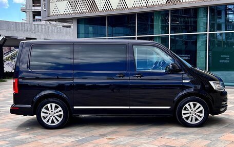 Volkswagen Multivan T6 рестайлинг, 2018 год, 3 700 000 рублей, 10 фотография