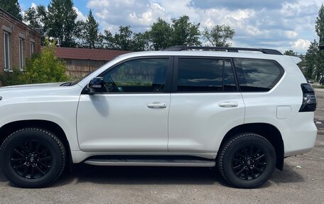 Toyota Land Cruiser Prado 150 рестайлинг 2, 2021 год, 6 500 000 рублей, 6 фотография
