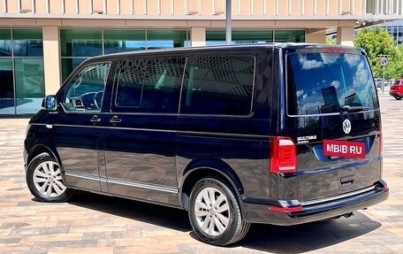Volkswagen Multivan T6 рестайлинг, 2018 год, 3 700 000 рублей, 5 фотография