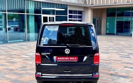Volkswagen Multivan T6 рестайлинг, 2018 год, 3 700 000 рублей, 8 фотография