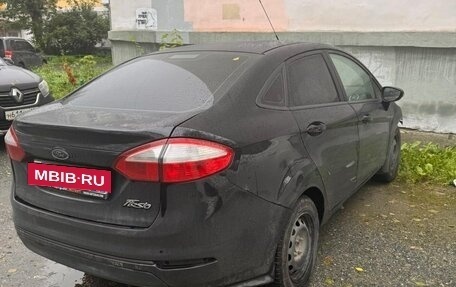 Ford Fiesta, 2015 год, 350 000 рублей, 3 фотография