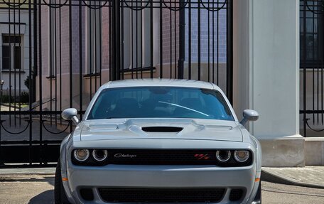 Dodge Challenger III рестайлинг 2, 2021 год, 7 700 000 рублей, 1 фотография